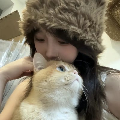 触碰的双手